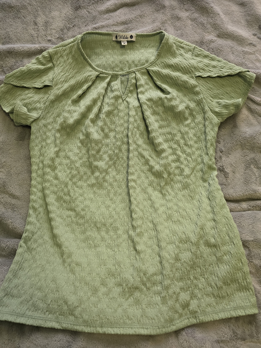 💖=3/$20 Wilde Women's Textured Short-Sleeve Blouse in Light Green